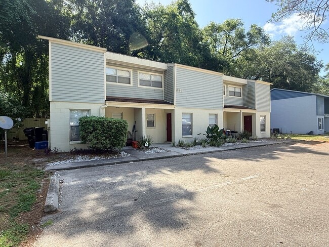 Building Photo - 3925 SW 26th Terrace