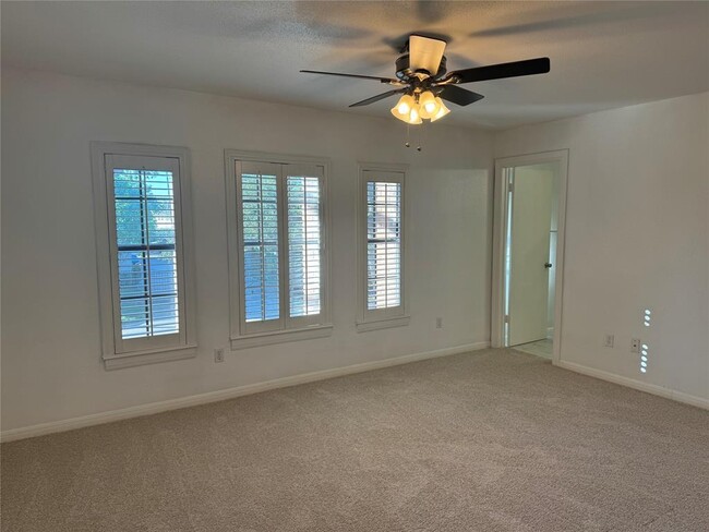Building Photo - 1052 Augusta Dr