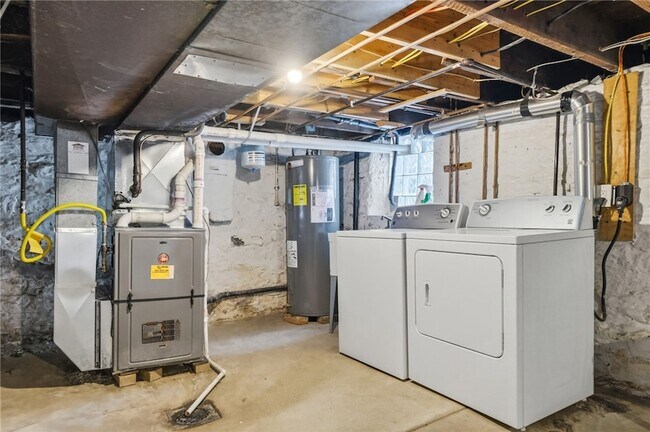 Building Photo - 112 De Witt Street Unit