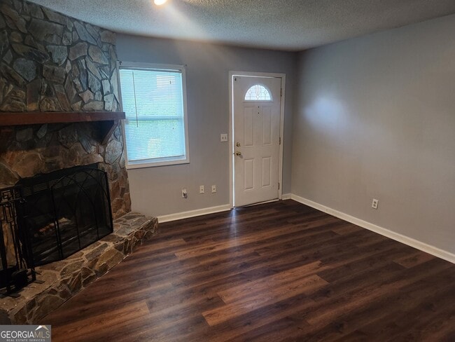 Building Photo - 4002 Hawthorne Cir