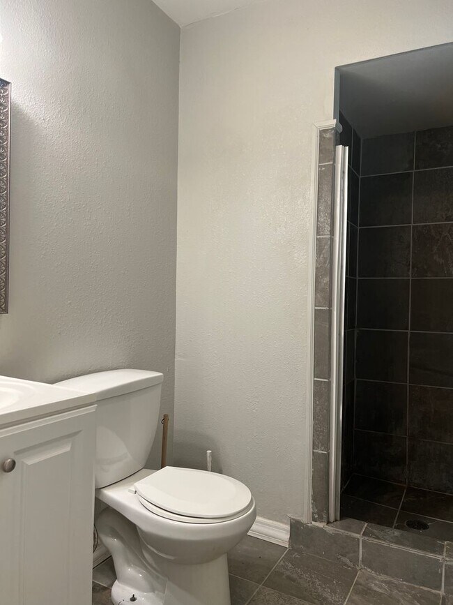 Building Photo - 1518 S Taylor St