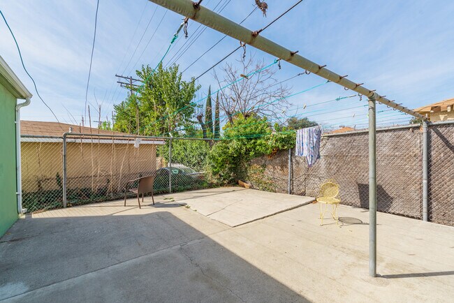 Building Photo - 227 W Alameda Ave