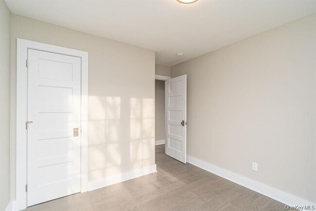 Building Photo - 970 Village Ln