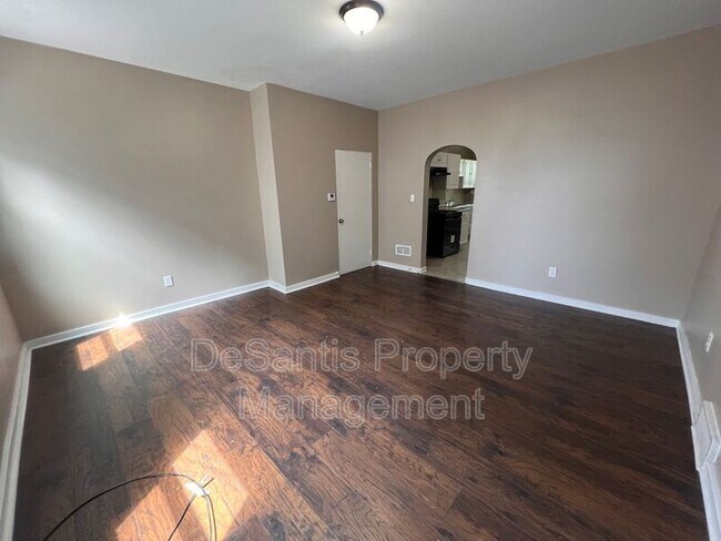 Building Photo - 1104 Brabec St