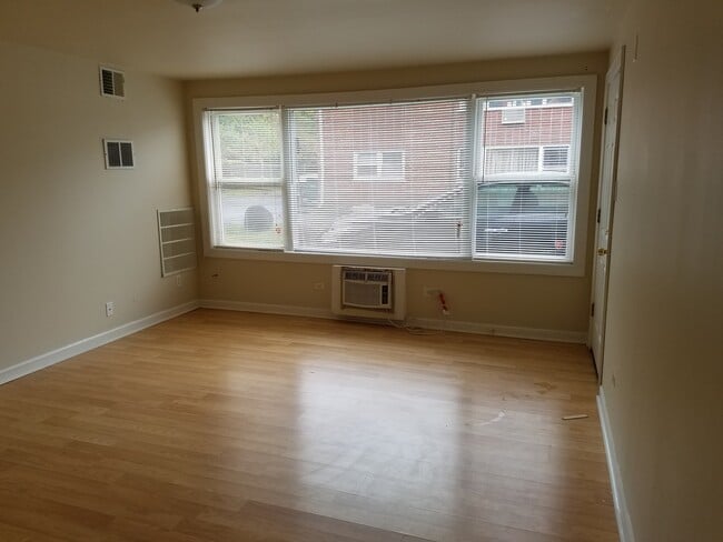 Building Photo - 1002 Parkwood Dr