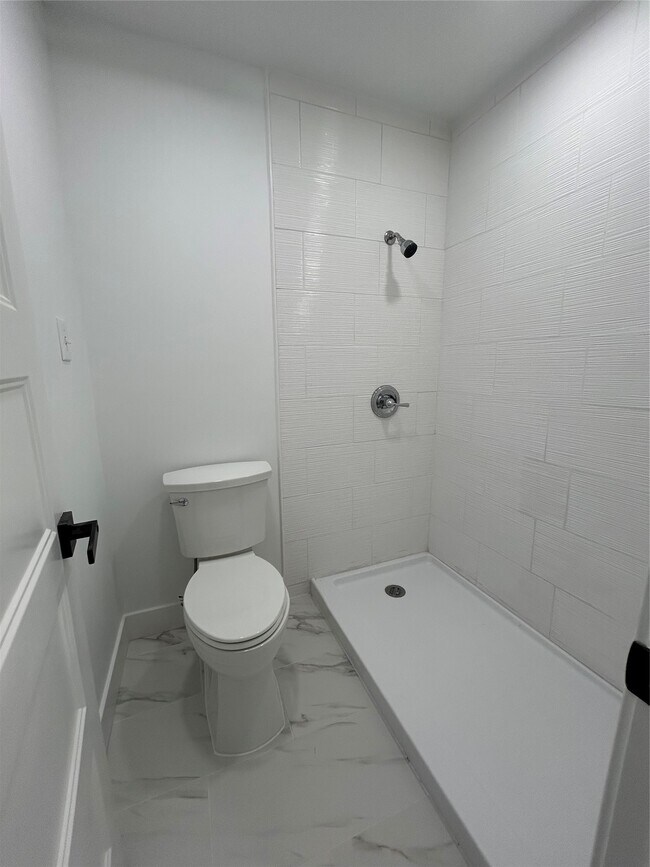 Building Photo - 8523 Riverside Walk Ln