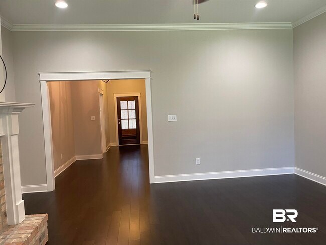 Building Photo - 253 Hawthorne Cir