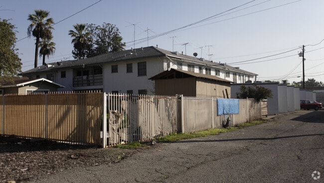 Building Photo - Colony House