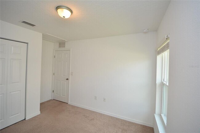 Building Photo - 33 Rosecroft Ln