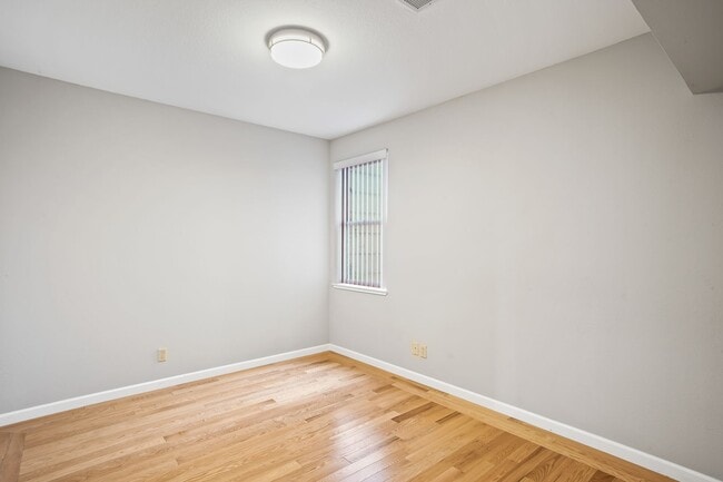 Building Photo - Spacious 3Bd/2Ba in SF Richmond District!