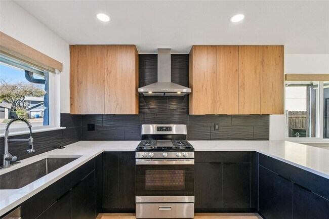 Building Photo - 12907 Water Mill Cove