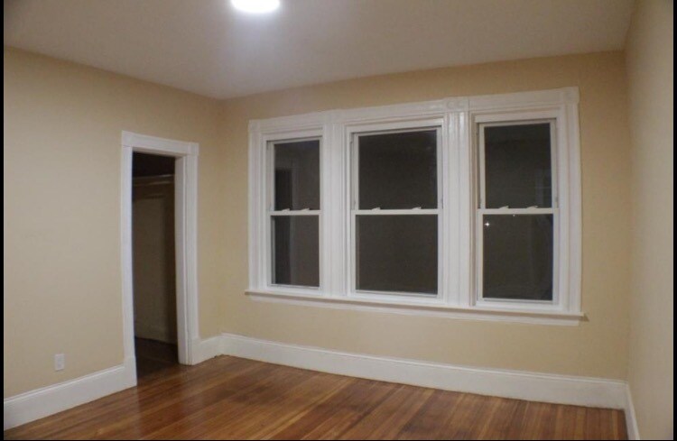 Building Photo - 240 Centre St