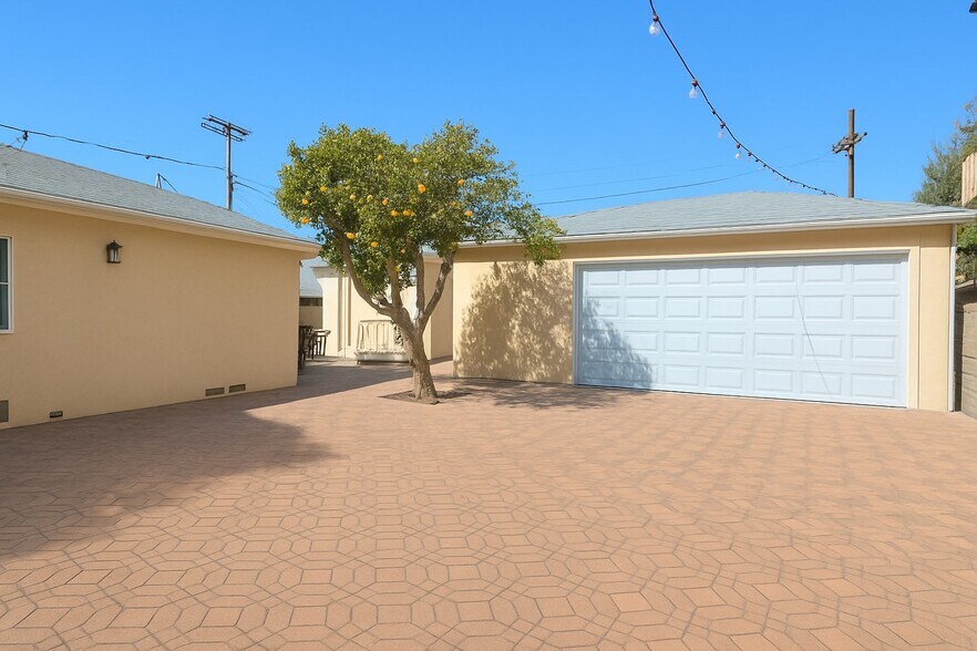 Building Photo - 1367 E Windsor Rd