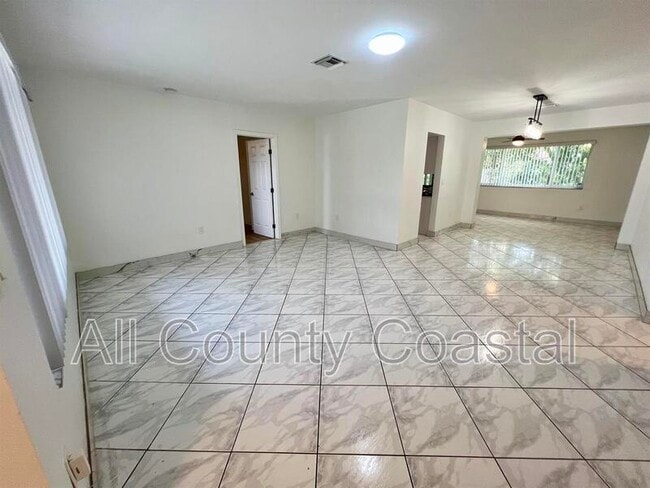 Building Photo - 8640 Wilshire Dr