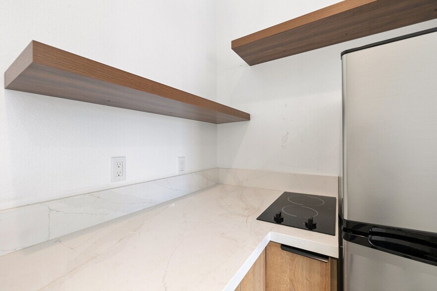 Building Photo - 44429 Avenida Hanna