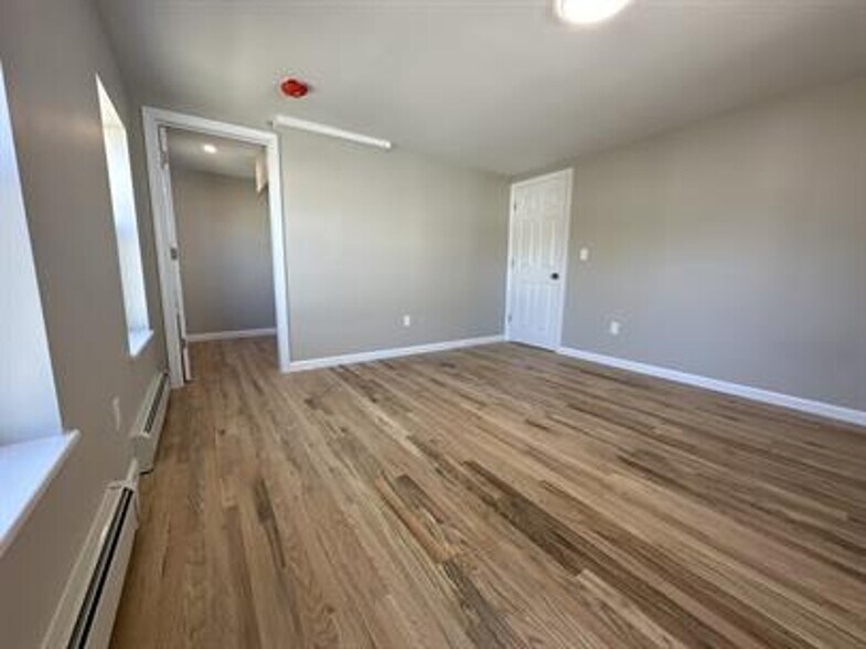 Building Photo - 463 E Main St