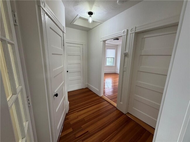 Building Photo - 532 Post Rd