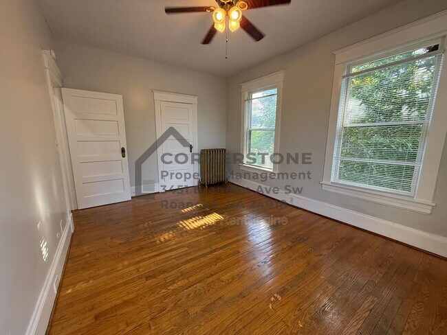 Building Photo - 420 Allison Ave SW