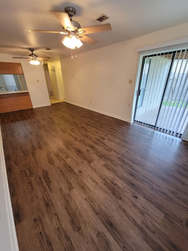 Building Photo - College Station, 2-bedroom, 1-bath - fenced in yard - Duplex for lease.