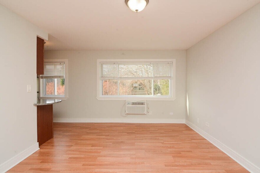 Building Photo - 699 Elm Pl