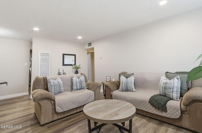 Building Photo - 4873 Mcgregor Dr