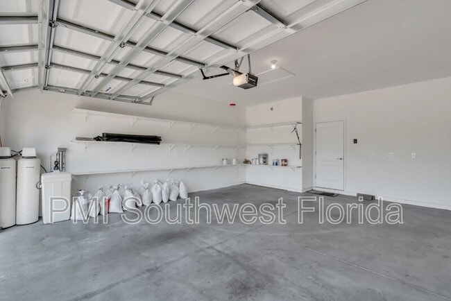 Building Photo - 2844 Esmeralda Dr