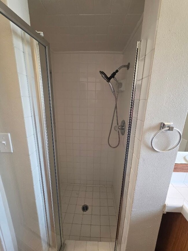 Building Photo - TURNKEY-RENT READY SPACIOUS 2BD/2BA HOME, 2-CAR GARAGE WITH AN AUTOMATIC ROLL-UP DOOR, LARGE COVE...