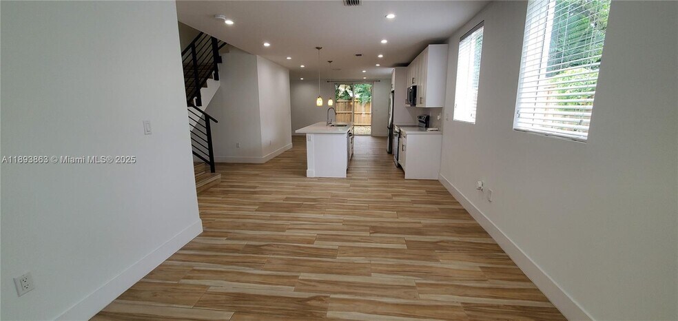 Building Photo - 3620 Thomas Ave