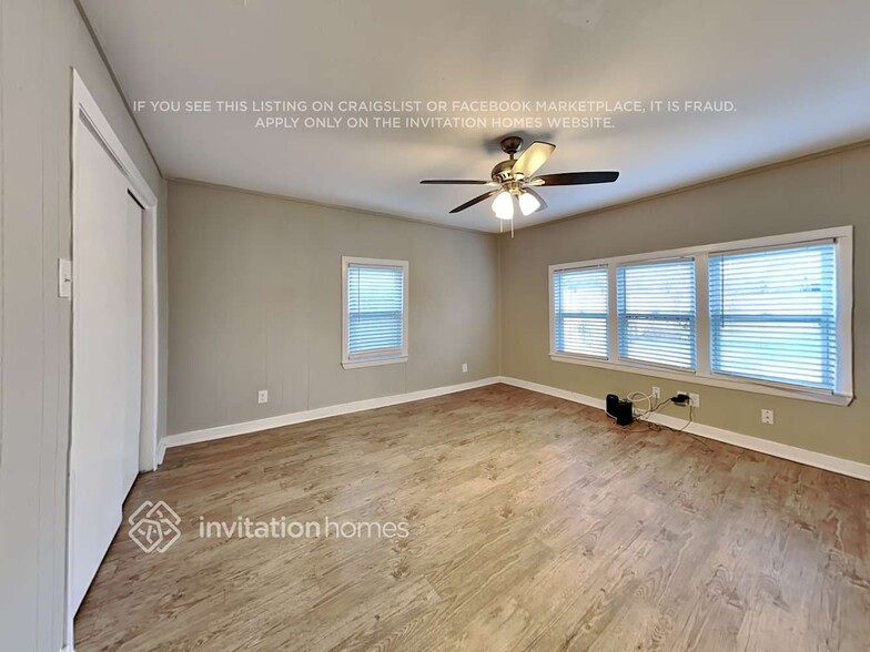 Building Photo - 905 E Crockett St