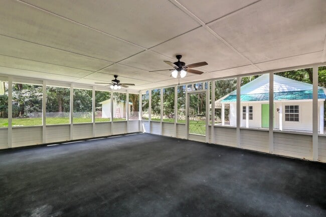 Building Photo - 298 Little Oak Rd
