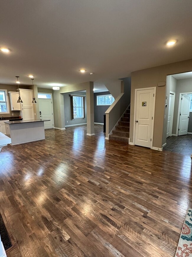 Building Photo - Beautiful 3 bed 3 bath home in the heart of Eden prairie!