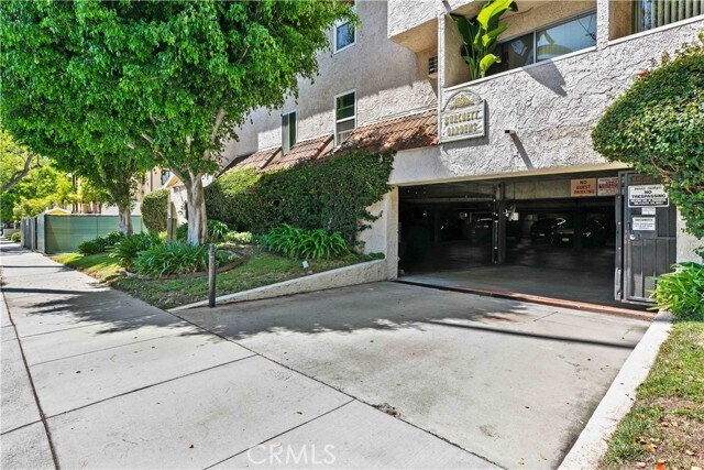 Building Photo - 409 Burchett St