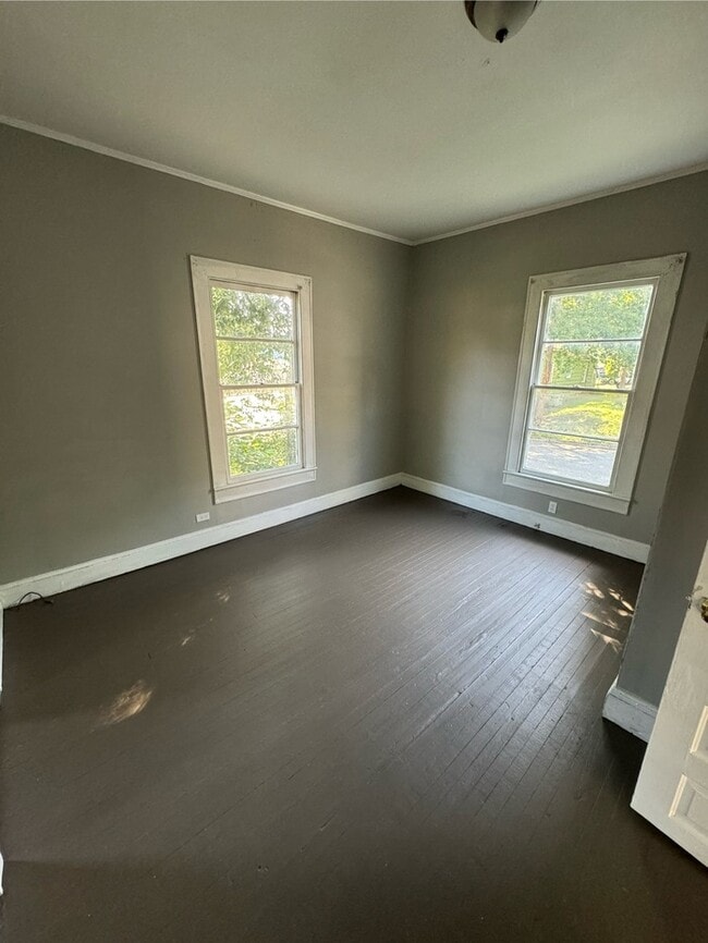 Building Photo - 323 Hasty St