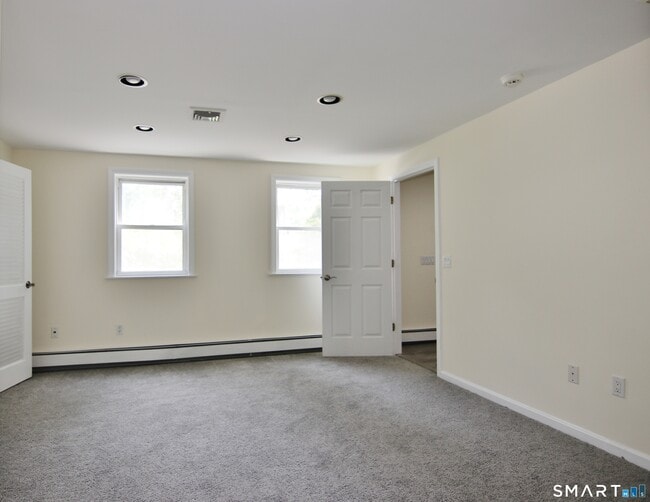 Building Photo - 821 Long Ridge Rd