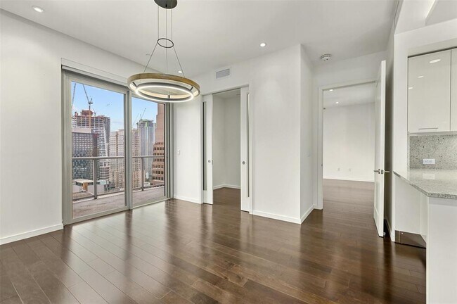 Building Photo - 200 N Congress Ave