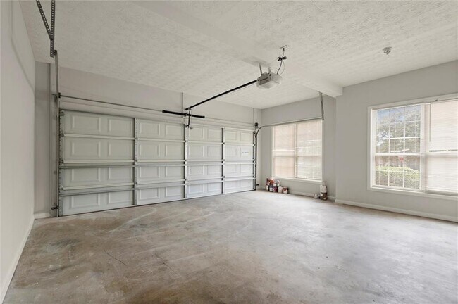 Building Photo - 194 Lake Ruby Dr