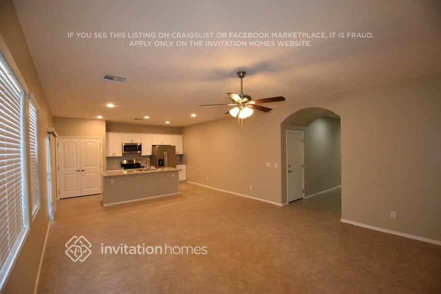 Building Photo - 1344 E Palomino Way