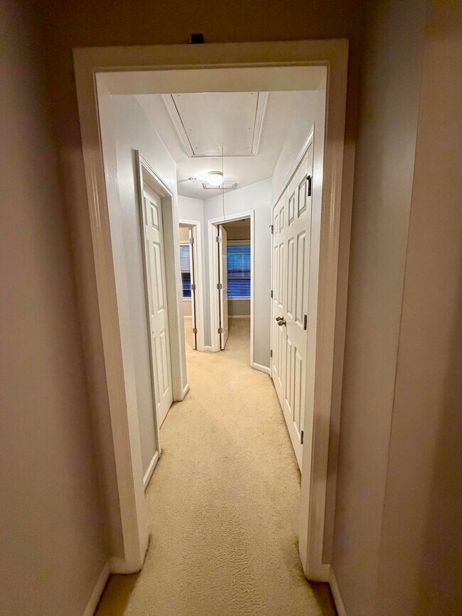 Building Photo - Wow! Check out this charming 3 bedroom 2.5 bathroom townhome in Newnan!