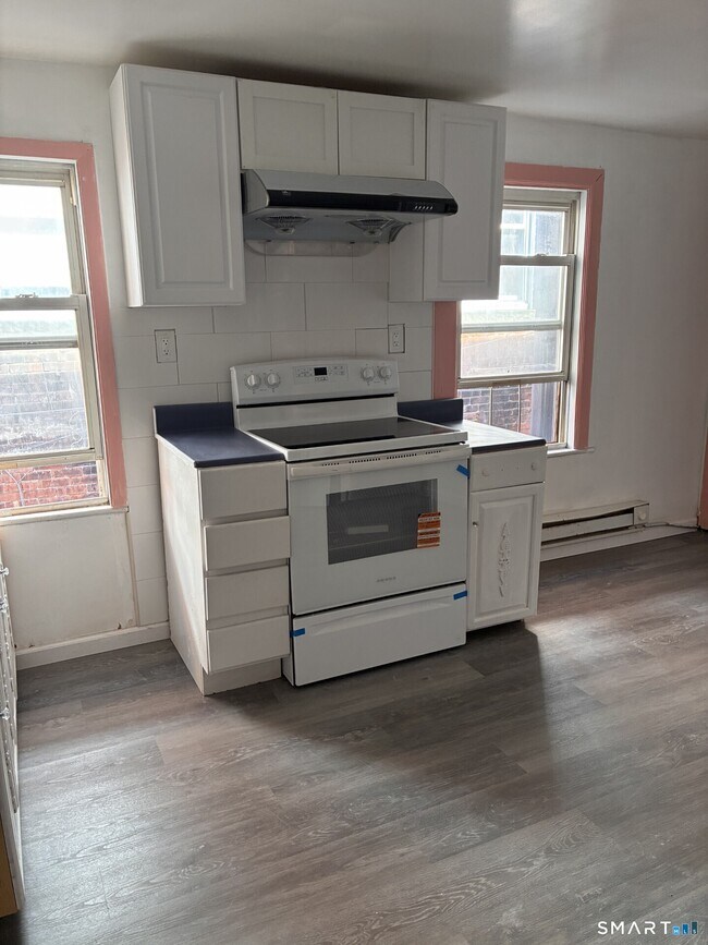 Building Photo - 440 Main St