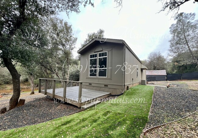 Building Photo - Charming 2 Bedroom 2 Full Bathroom Home Of...