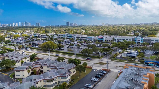 Building Photo - 1591 NE Miami Gardens Dr