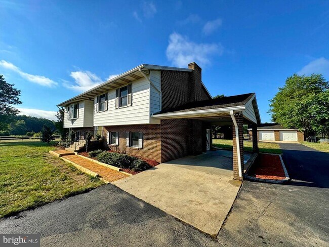 Building Photo - 8530 Wedding Dr