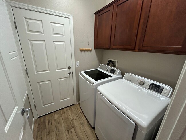 Building Photo - 26249 W Wahalla Ln