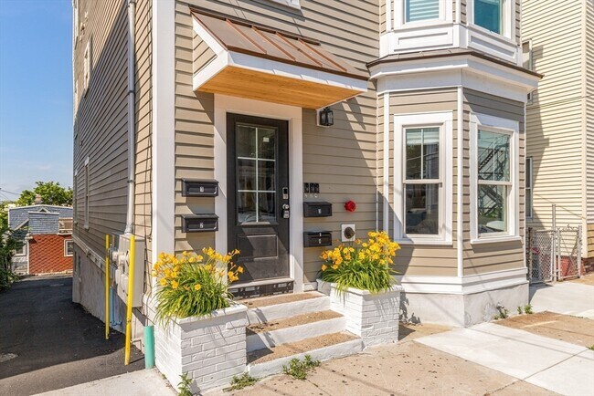 Building Photo - 66 Falcon St