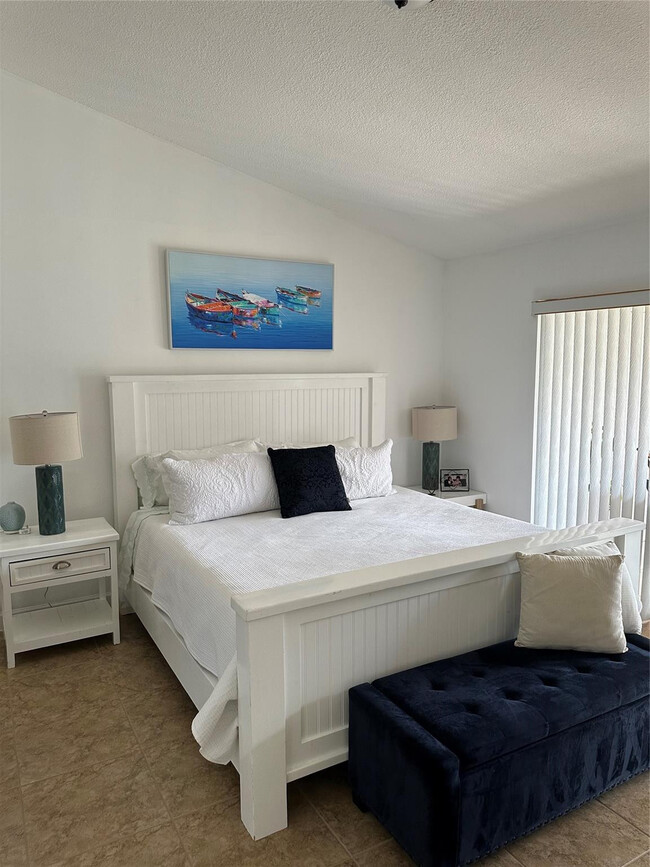 Building Photo - 3024 Lucerne Park Dr