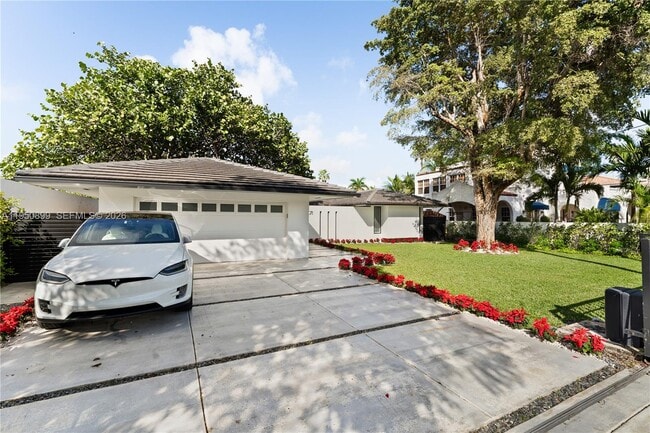 Building Photo - 1071 NE 83rd St