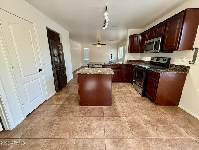 Building Photo - 40812 W Thornberry Ln