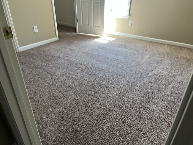 Building Photo - 2801 Bennington Dr