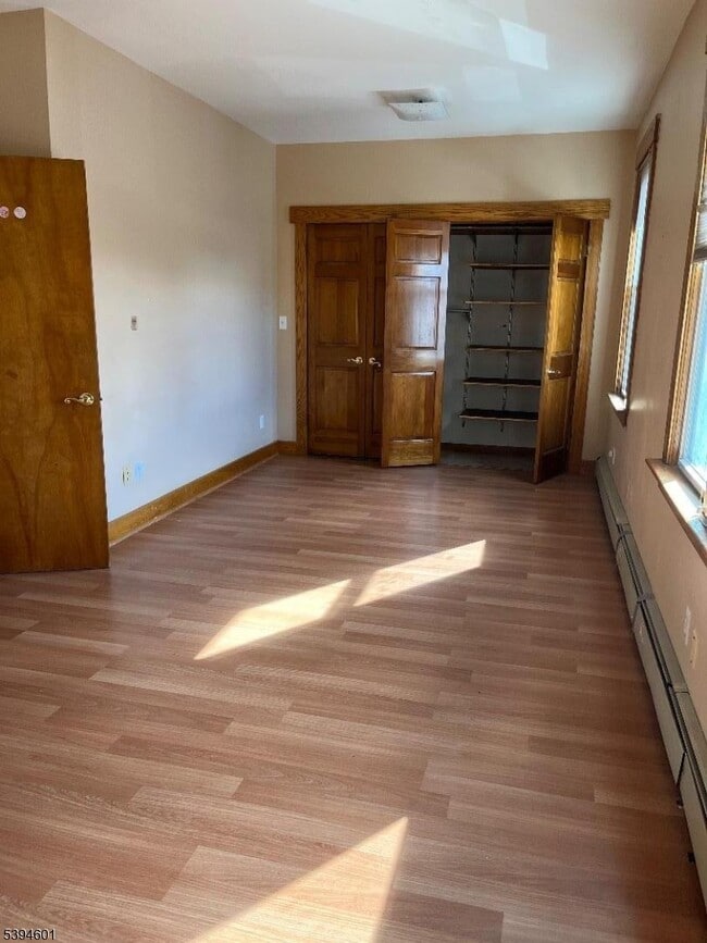 Building Photo - 469 Crooks Ave