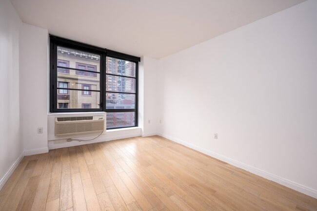 Building Photo - 160 1st St